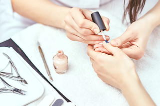 LUKSUS MANICURE OG PEDICURE
